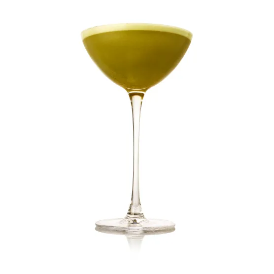 Coup glass with green tea Haku Vodka Matcha Martini