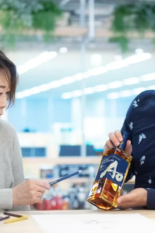 Suntory World Whisky Ao bottle design being discussed