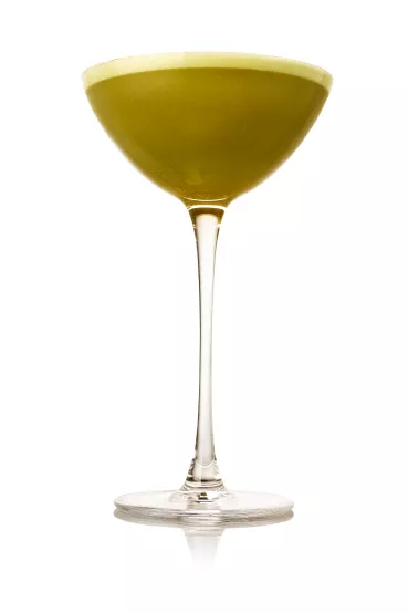 Coup glass with green tea Haku Vodka Matcha Martini