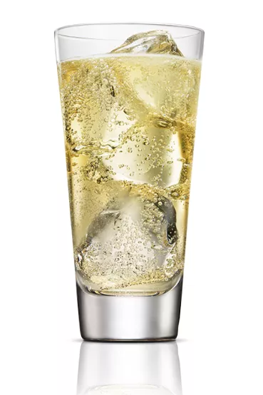 A glass of Whisky Highball with ice