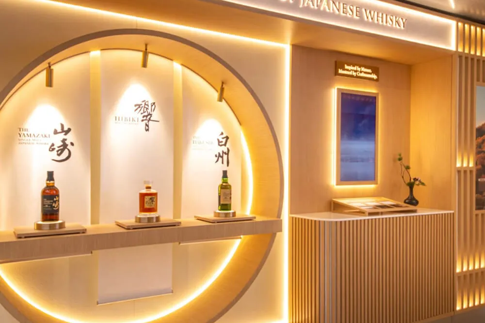 Japanese Whisky Heritage Wall Yamazaki Hibiki Hakushu Display House Of Suntory