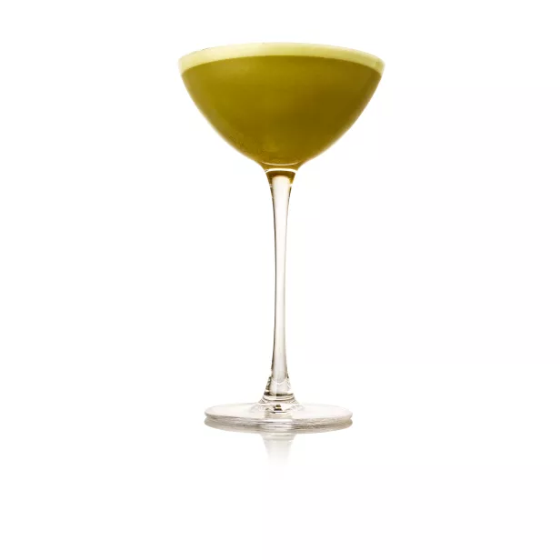 Coup glass with green tea Haku Vodka Matcha Martini 