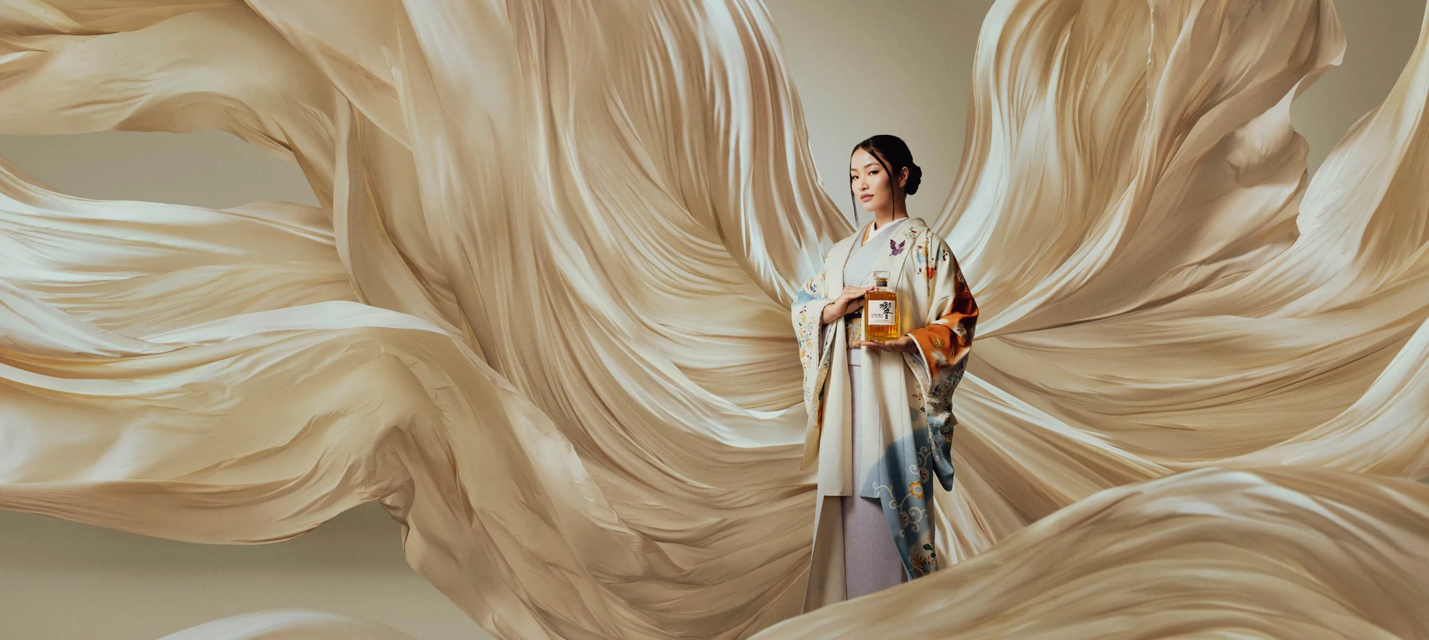 Anna Sawai with hibiki whisky 
