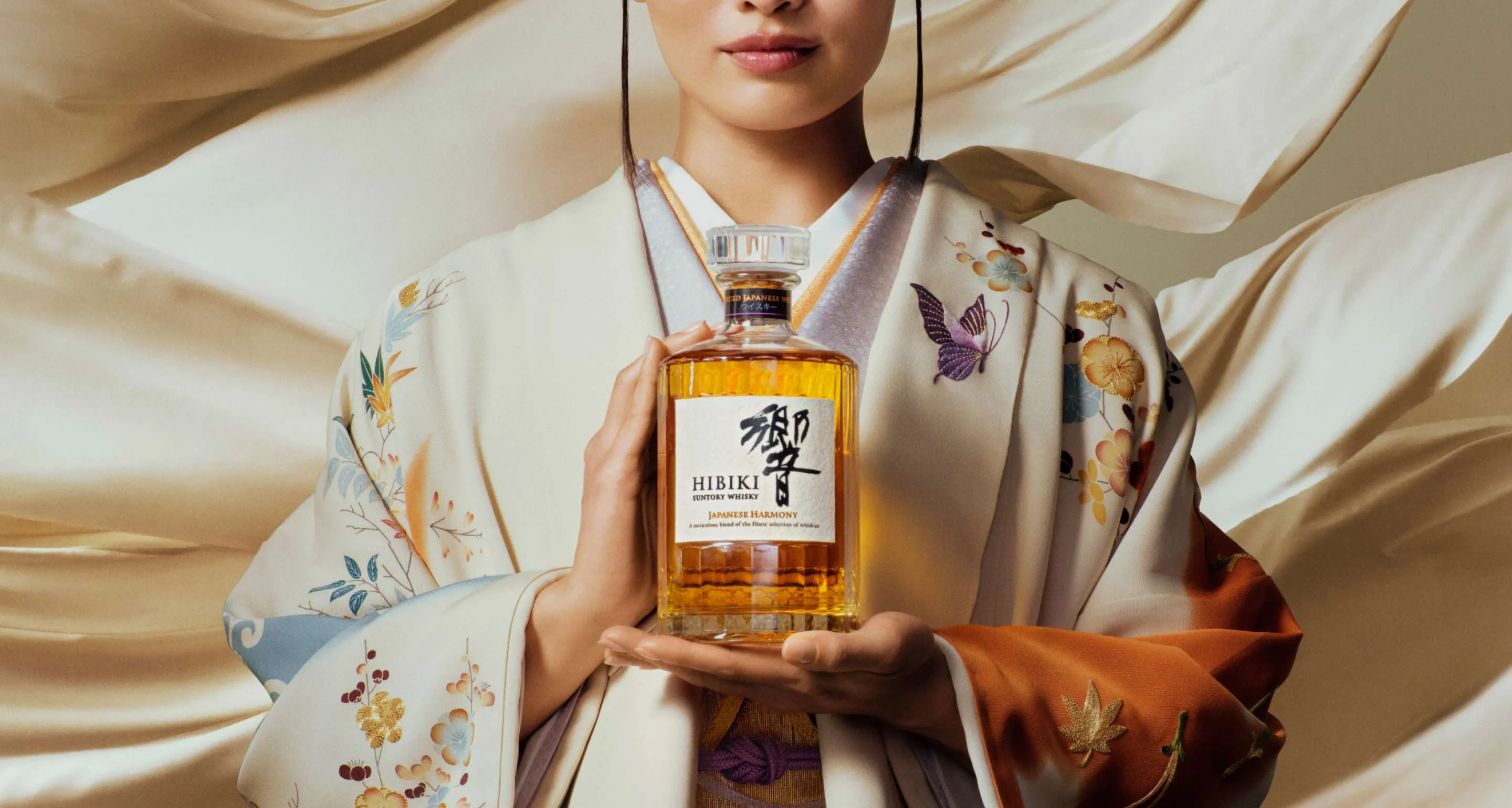 Anna Sawai with hibiki whisky 