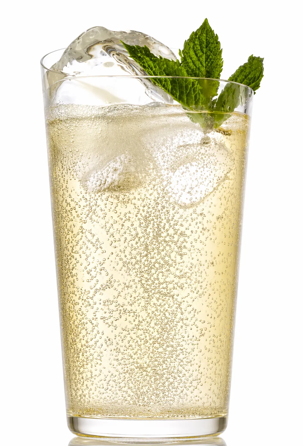 Hakushu highball tall glass garnish with mint and ice